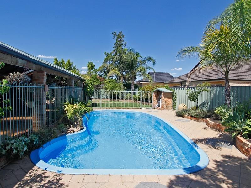 12 Spruce Place, Thornlie WA 6108