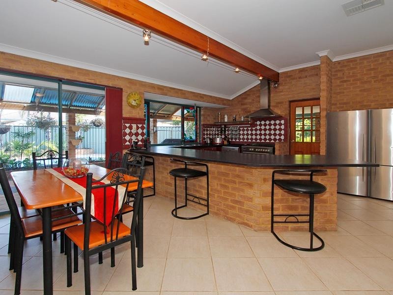 12 Spruce Place, Thornlie WA 6108