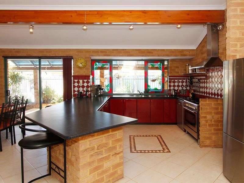 12 Spruce Place, Thornlie WA 6108