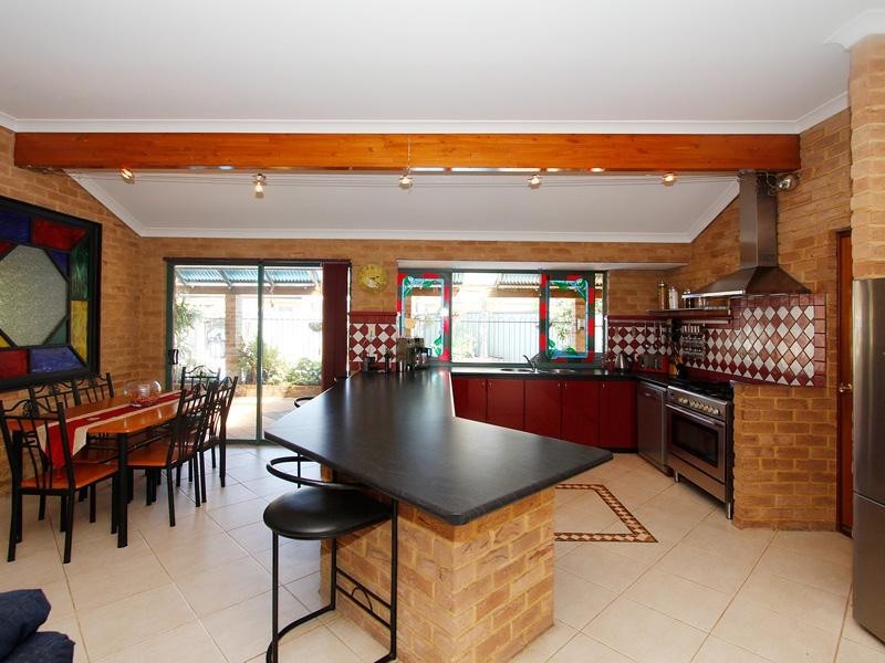 12 Spruce Place, Thornlie WA 6108