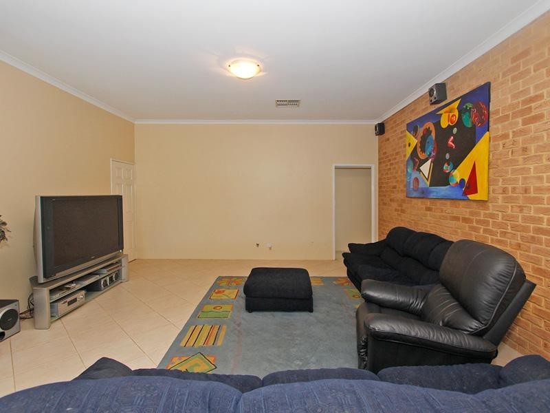 12 Spruce Place, Thornlie WA 6108