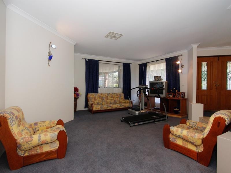 12 Spruce Place, Thornlie WA 6108