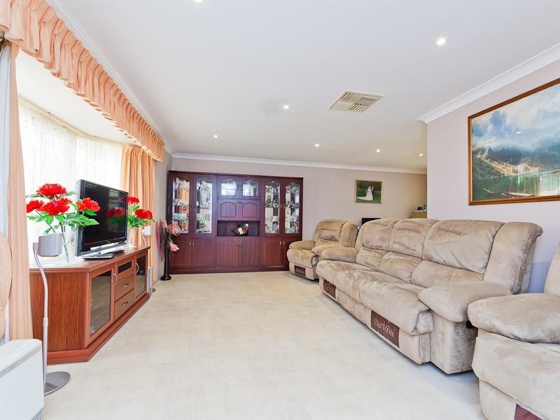 8 Jurien Way, Thornlie WA 6108