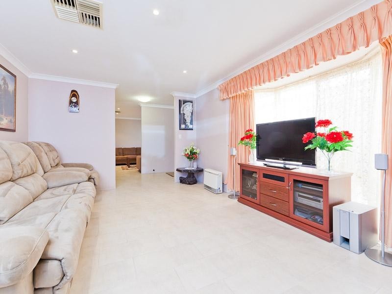 8 Jurien Way, Thornlie WA 6108