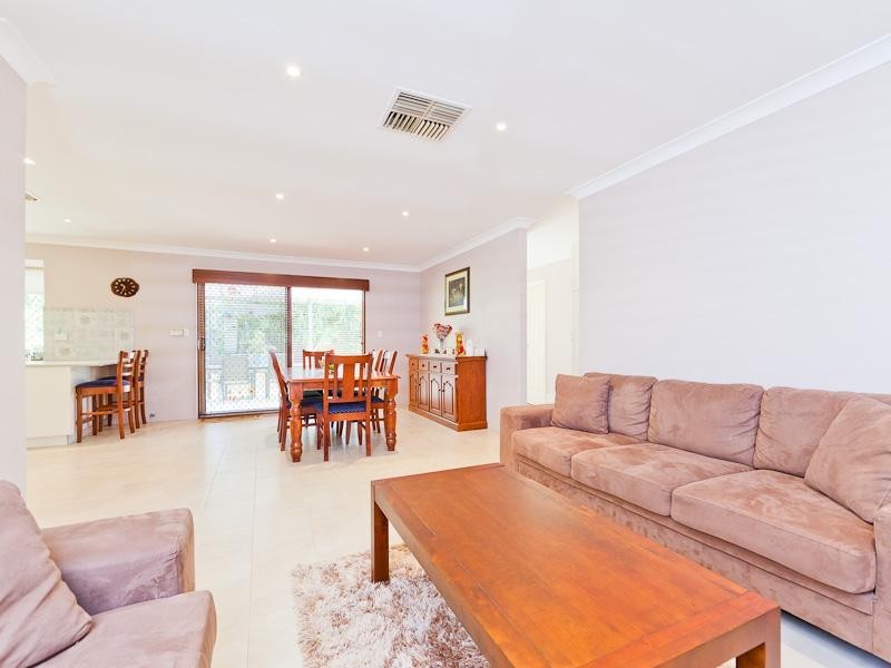 8 Jurien Way, Thornlie WA 6108