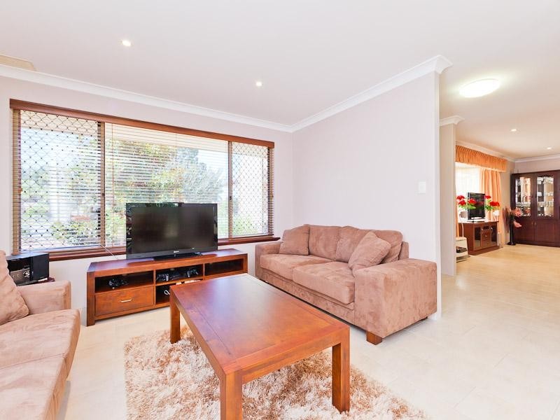 8 Jurien Way, Thornlie WA 6108