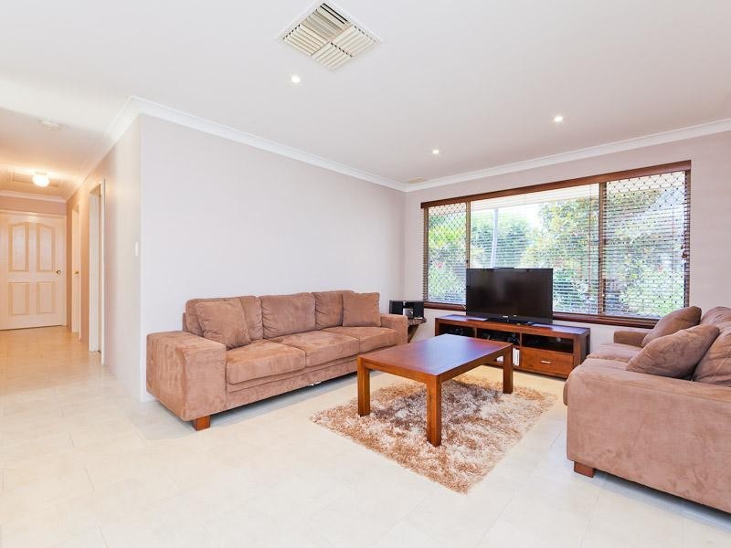 8 Jurien Way, Thornlie WA 6108