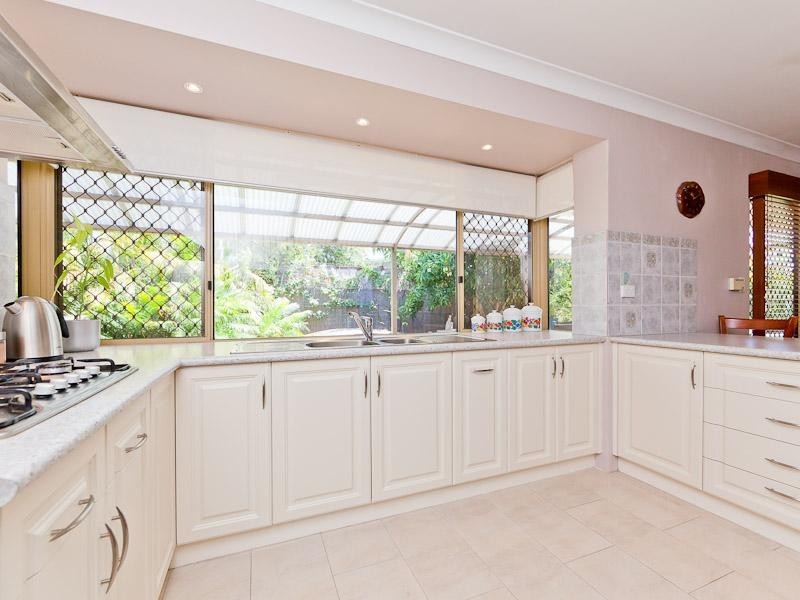 8 Jurien Way, Thornlie WA 6108