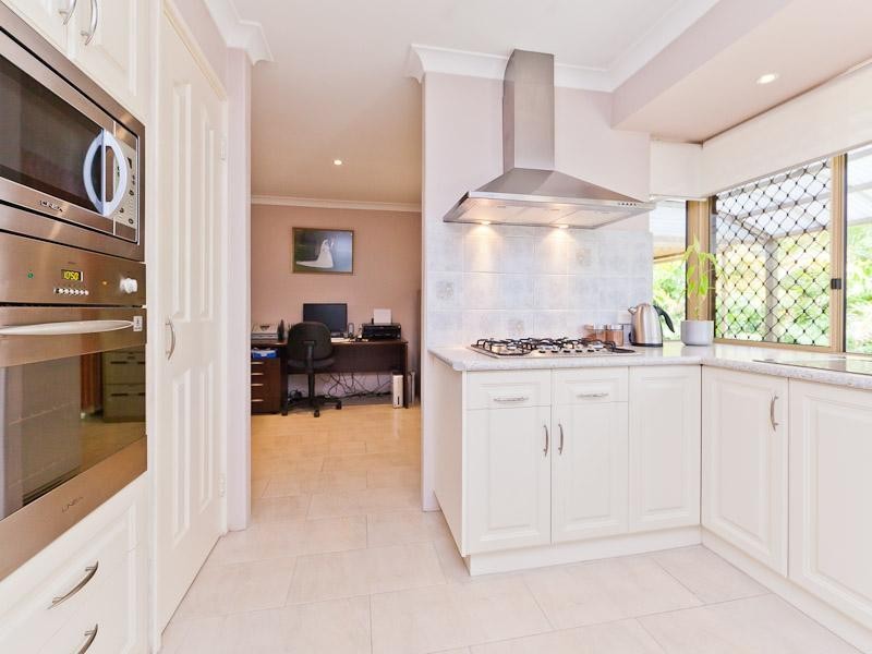 8 Jurien Way, Thornlie WA 6108