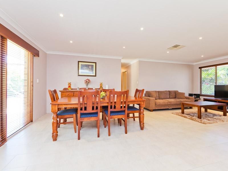 8 Jurien Way, Thornlie WA 6108