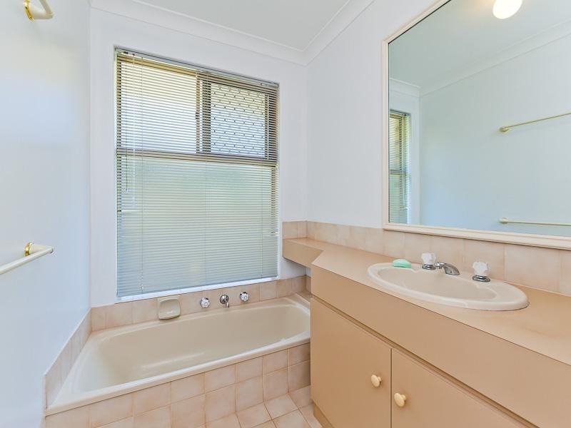 8 Jurien Way, Thornlie WA 6108