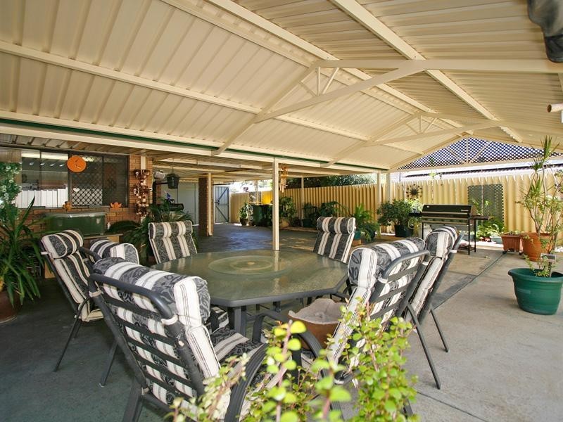 67 Ashburton Drive, Gosnells WA 6110