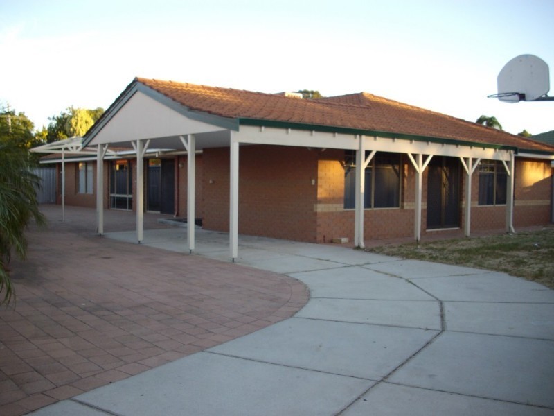 18 Petrel Close, Seville Grove WA 6112