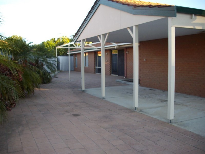 18 Petrel Close, Seville Grove WA 6112