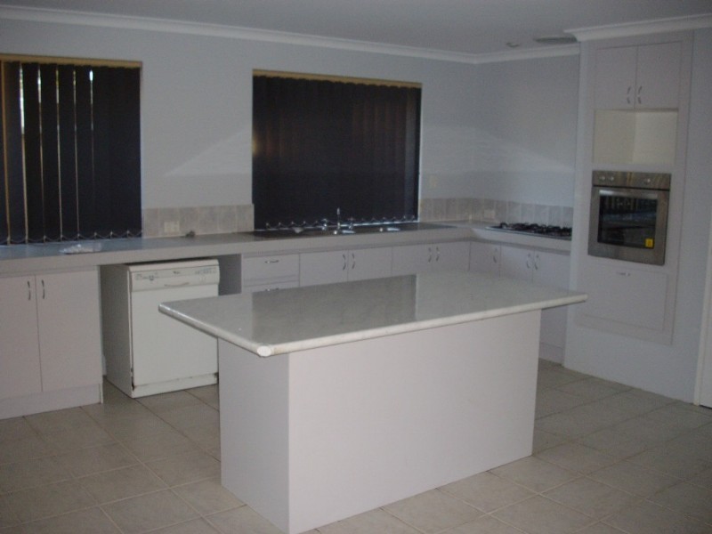 18 Petrel Close, Seville Grove WA 6112