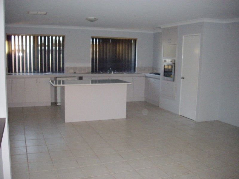 18 Petrel Close, Seville Grove WA 6112