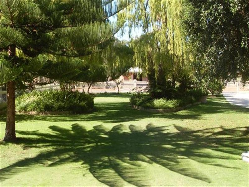 6 Kingscote Place, Greenfields WA 6210