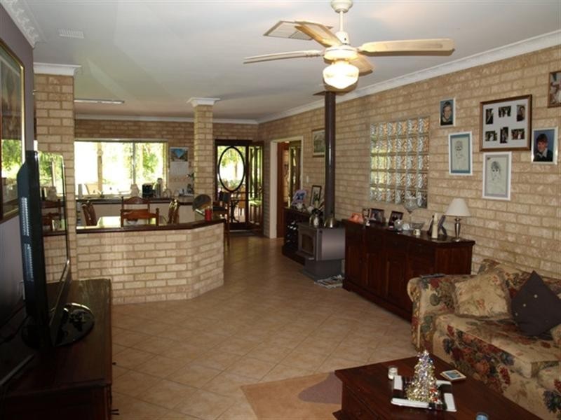 6 Kingscote Place, Greenfields WA 6210