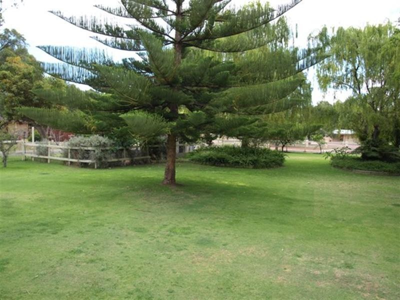 6 Kingscote Place, Greenfields WA 6210