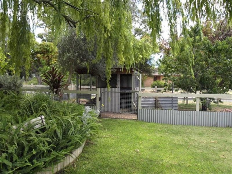 6 Kingscote Place, Greenfields WA 6210