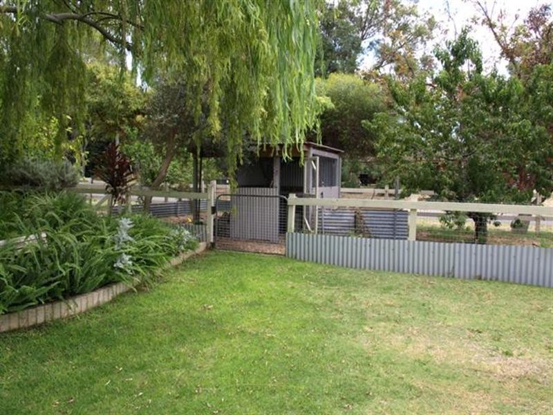 6 Kingscote Place, Greenfields WA 6210