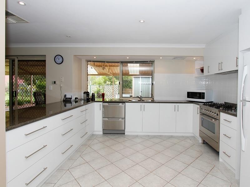 9 Millbrace Glen, Byford WA 6122