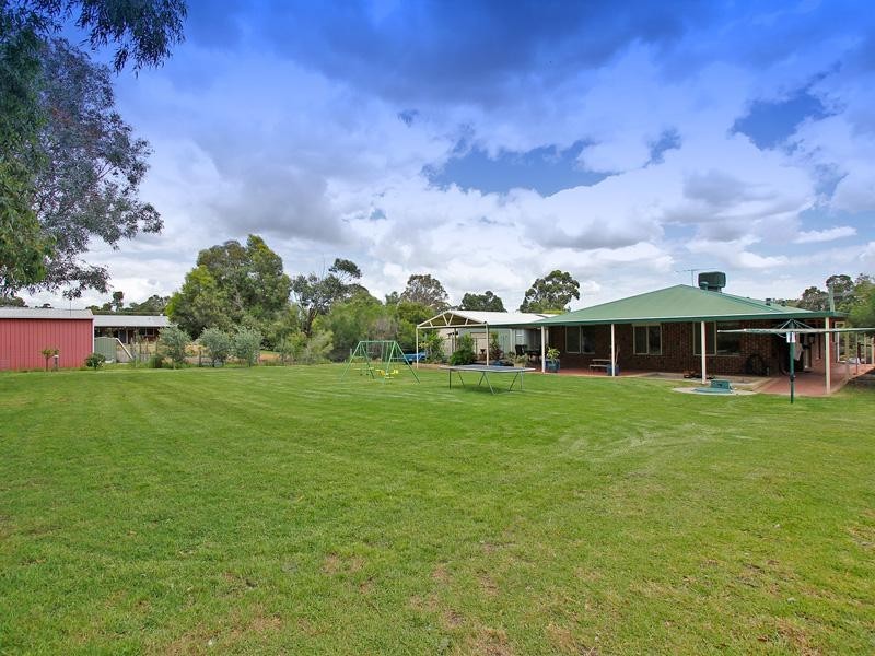 9 Millbrace Glen, Byford WA 6122