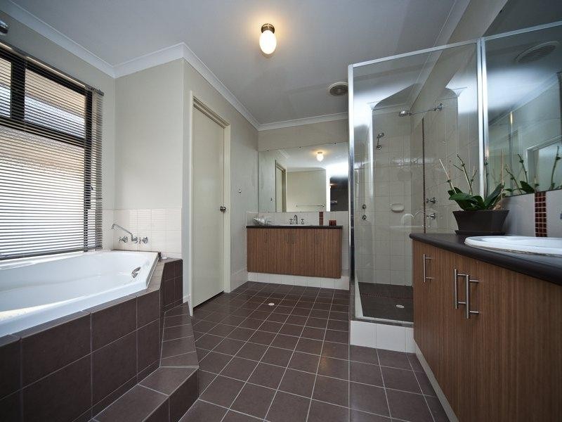 11 Daleford Way, Southern River WA 6110