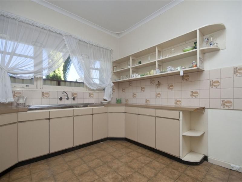 1/4 Clara Street, Gosnells WA 6110