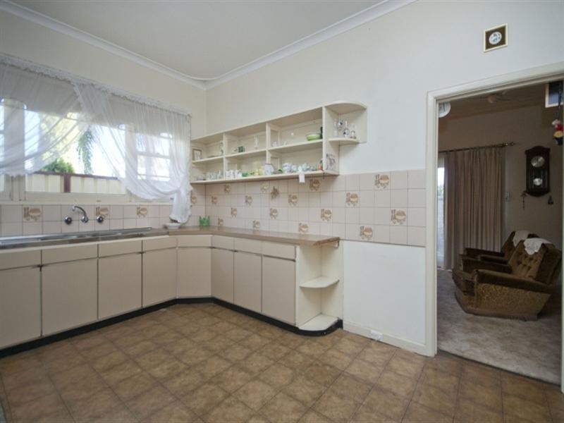 1/4 Clara Street, Gosnells WA 6110