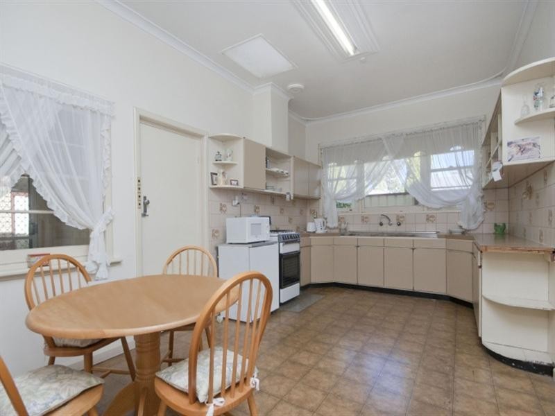 1/4 Clara Street, Gosnells WA 6110