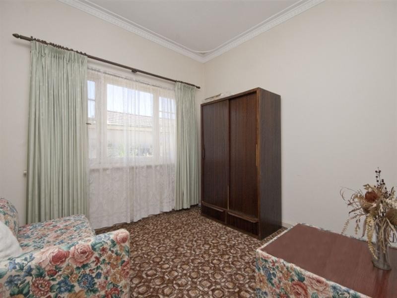 1/4 Clara Street, Gosnells WA 6110