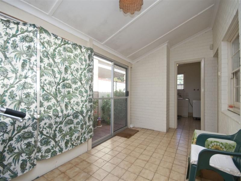 1/4 Clara Street, Gosnells WA 6110