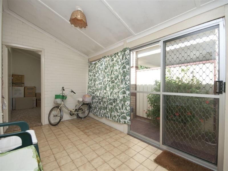 1/4 Clara Street, Gosnells WA 6110