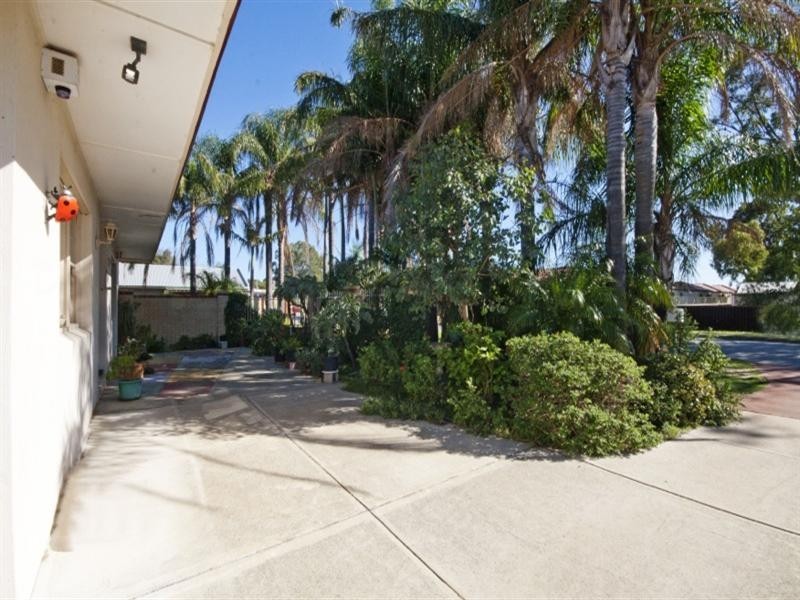 1/4 Clara Street, Gosnells WA 6110
