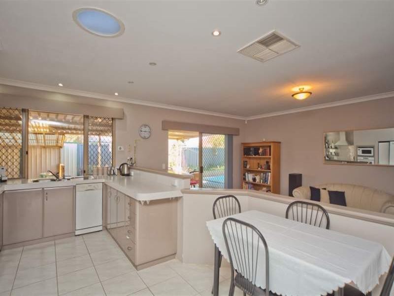 53 Tea Tree Way, Thornlie WA 6108