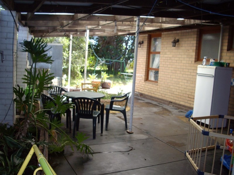 4 Chenies Rest, Gosnells WA 6110