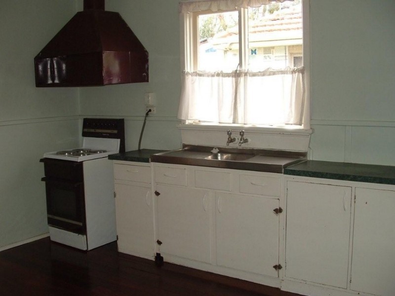 10 Derisleigh Street, Cannington WA 6107