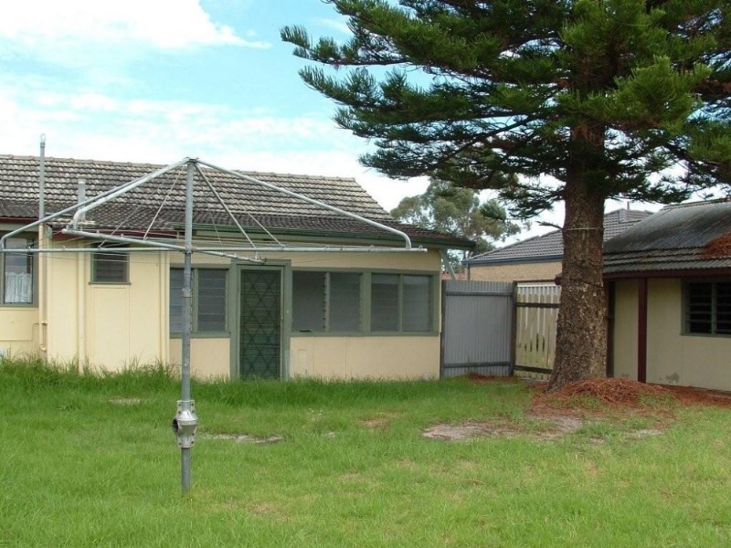 10 Derisleigh Street, Cannington WA 6107