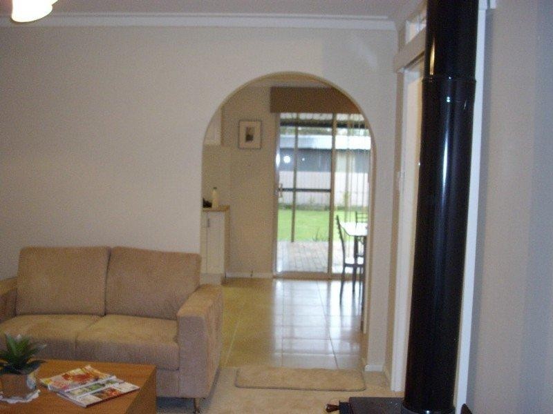 8 Watsonia Street, Maddington WA 6109