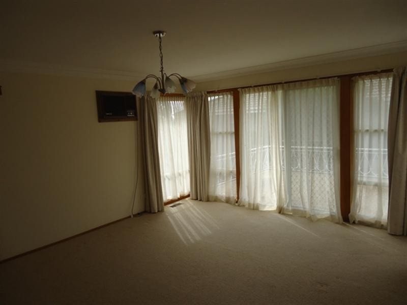 27 Hoddle Avenue, Goulburn NSW 2580