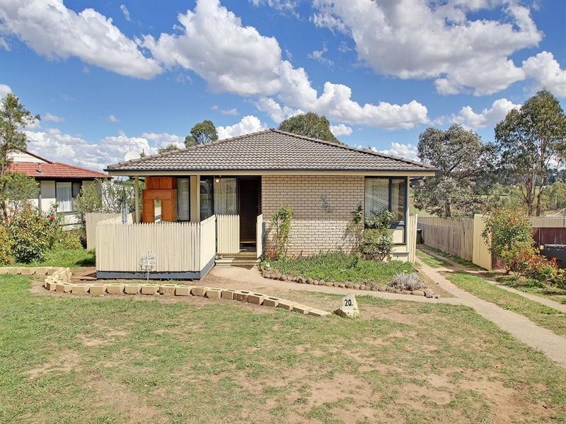 20 Strathallen Crescent, Goulburn NSW 2580