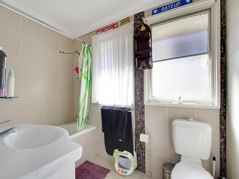 15 Caoura Crescent, Goulburn NSW 2580