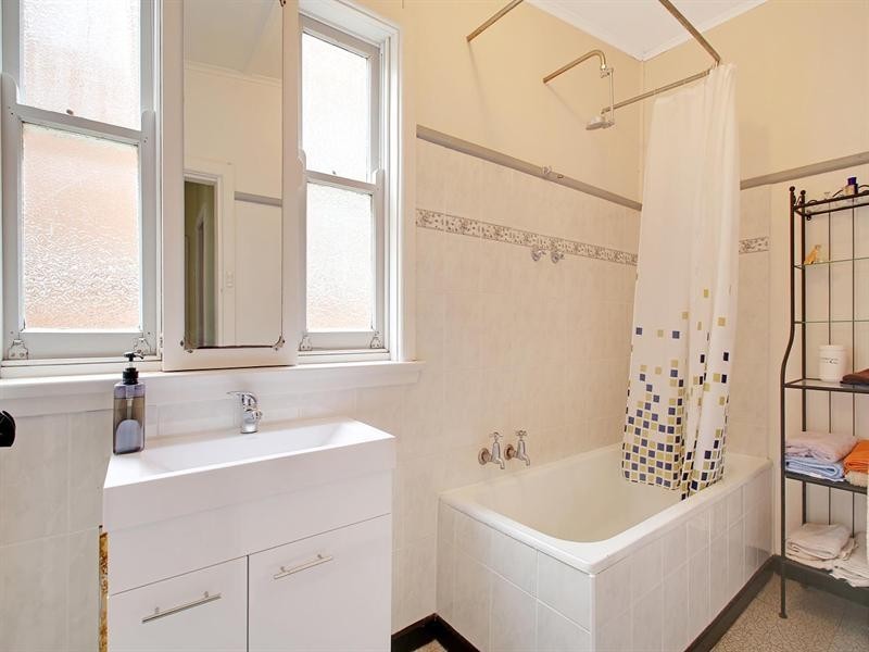 18 Victoria Parade, Goulburn NSW 2580