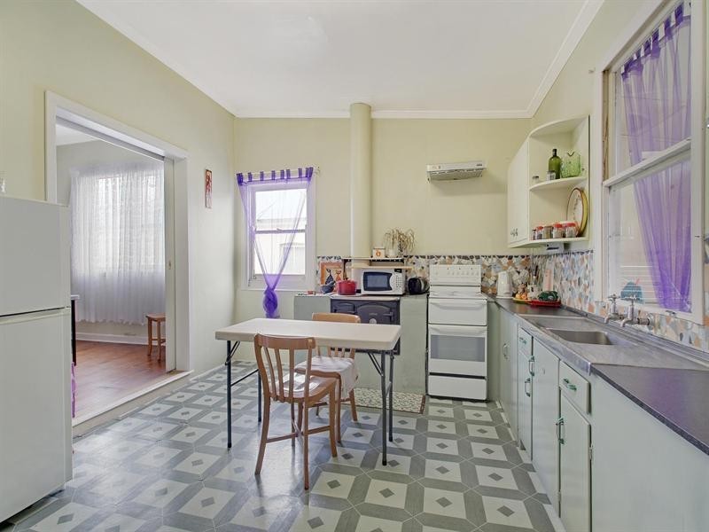 18 Victoria Parade, Goulburn NSW 2580