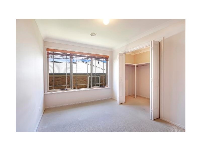 11 Holland Street, Goulburn NSW 2580