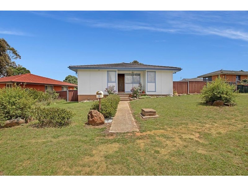 3 Strathallen Crescent, Goulburn NSW 2580