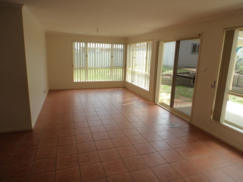 8 Joanna Place, Goulburn NSW 2580