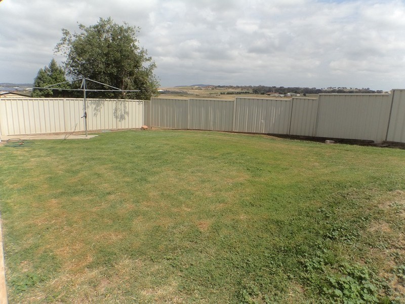8 Joanna Place, Goulburn NSW 2580