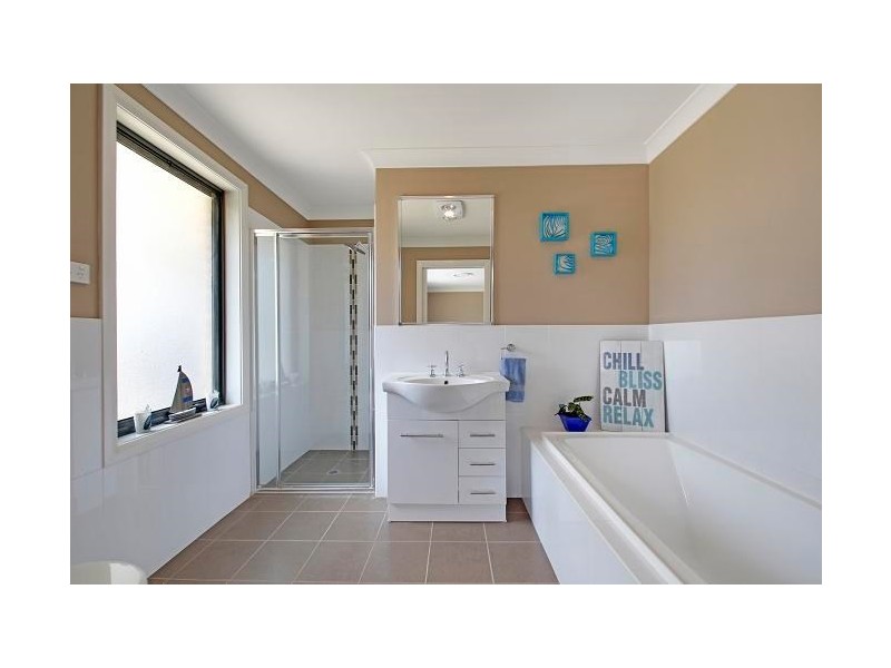 24 Barry Crescent, Goulburn NSW 2580